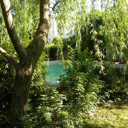 Maison Piloni * LʼIsle-sur-la-Sorgue